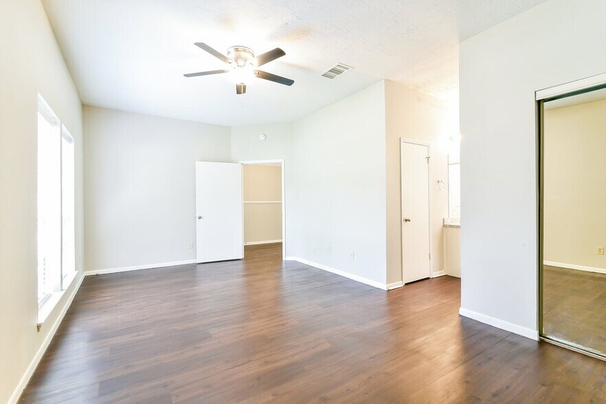 Building Photo - 15022 Mulberry Meadows Dr