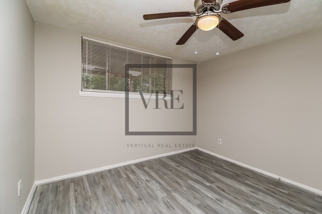 Building Photo - 1490 Sunset Way