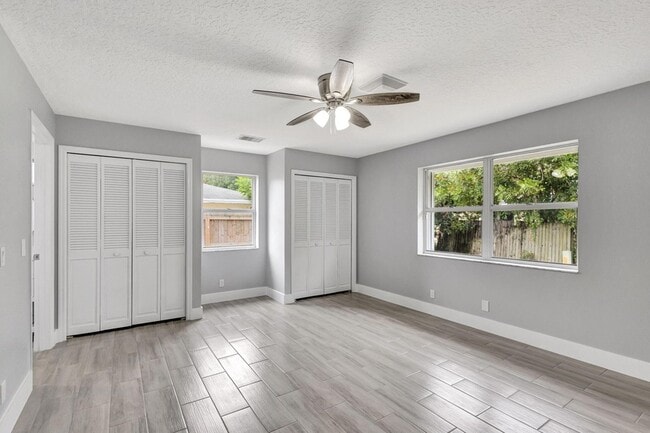 Building Photo - 843 Azalea Dr