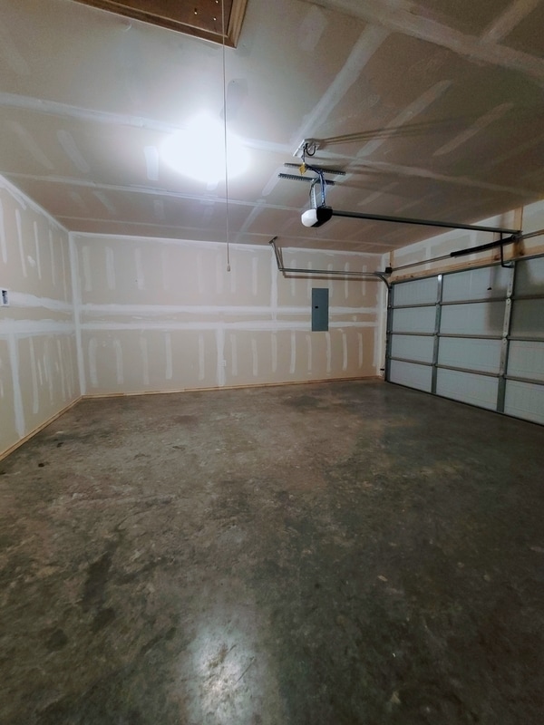 Building Photo - 5804 Deauville Street