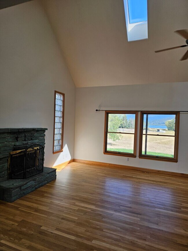 Building Photo - Incredible Hauser Lake Waterfront Home for...