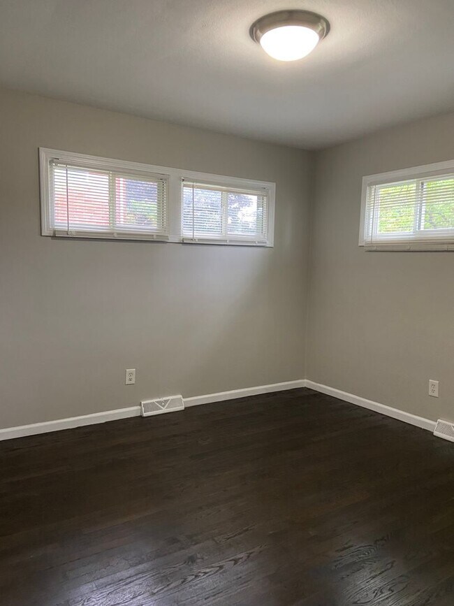 Building Photo - This property is available on a rent-to-own basis.