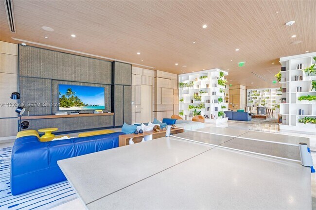 Building Photo - 55 SW 9th St