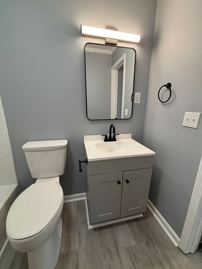 Building Photo - Newly Renovated!