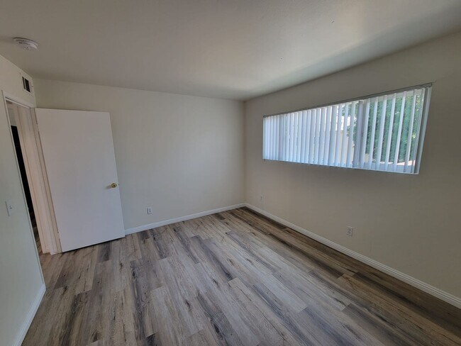 Building Photo - 15000 Burbank Blvd