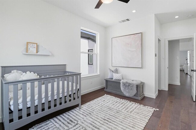 Building Photo - 2909 El Fenice Ln