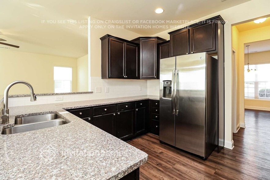 Building Photo - 9849 Maywine Cir