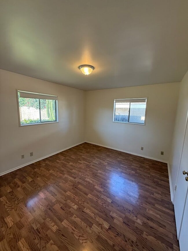 Building Photo - Beautiful 3 Bedroom, 2 Bathroom North Hill...