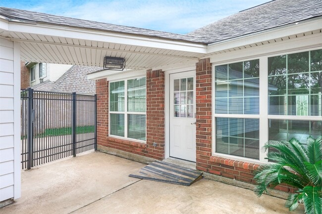 Building Photo - 15854 Knolls Lodge Dr