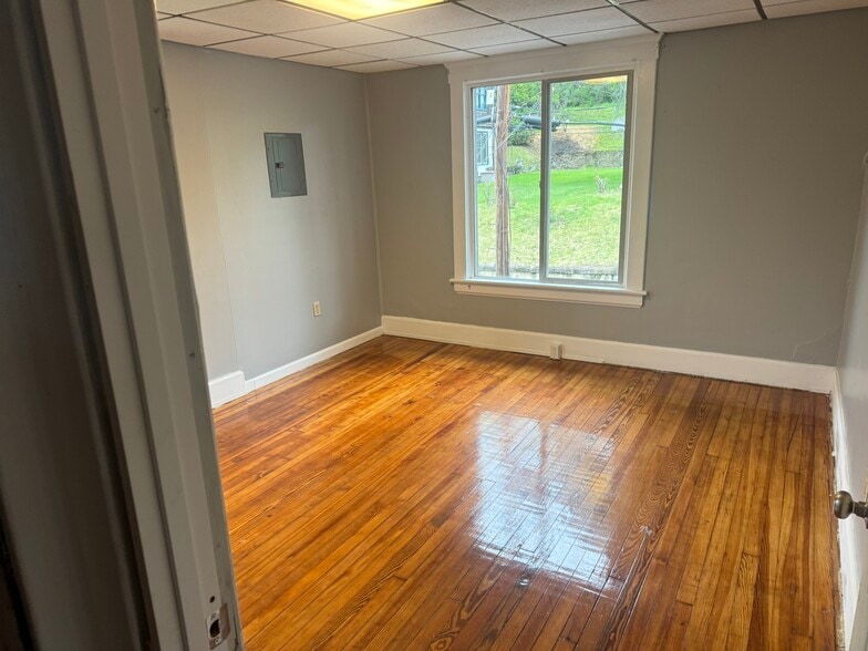 Building Photo - 216 Watson Ave
