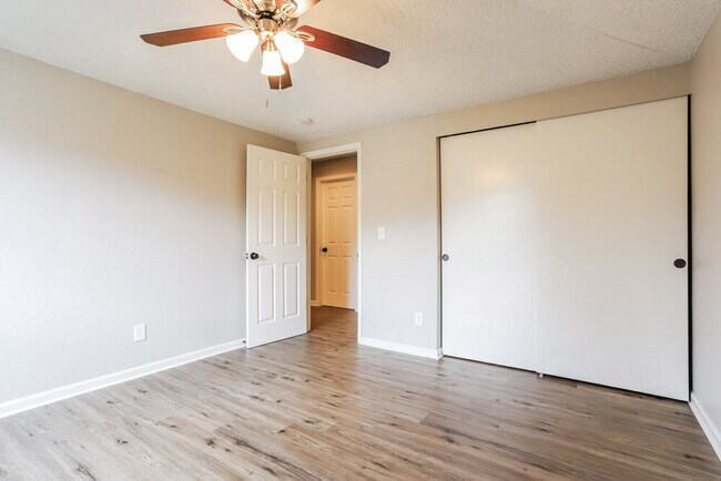 Building Photo - 15747 E Center Pl