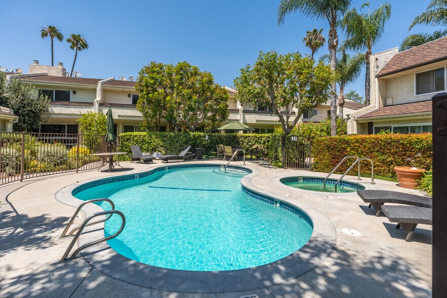 Building Photo - 4321 Matilija Ave