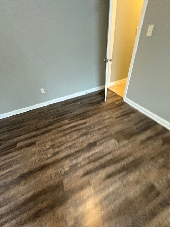 Building Photo - This 2BR/1BA includes a nice-sized living area, an ample kitchen, a fenced-in