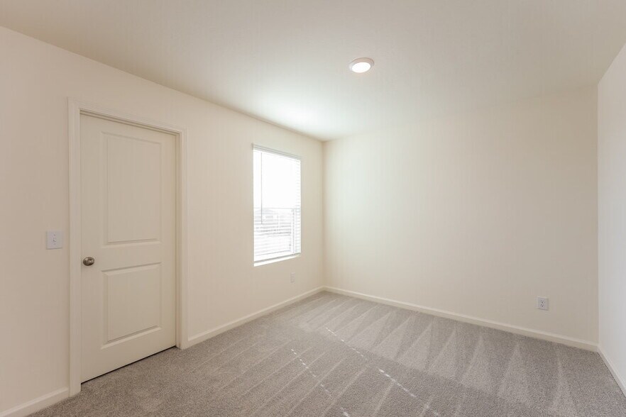 Building Photo - 5733 Texas Palm Dr