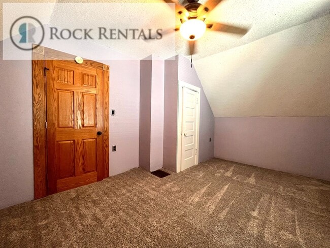 Building Photo - 3 Bed 1 Bath with Bonus Room