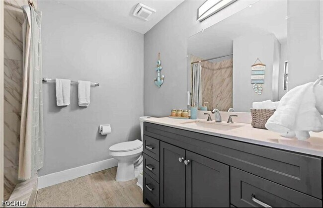 Building Photo - 2206 SE 4th St