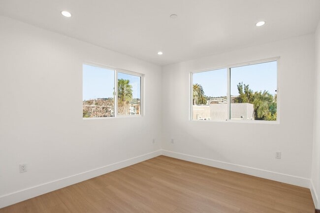 Building Photo - 828 N Detroit St