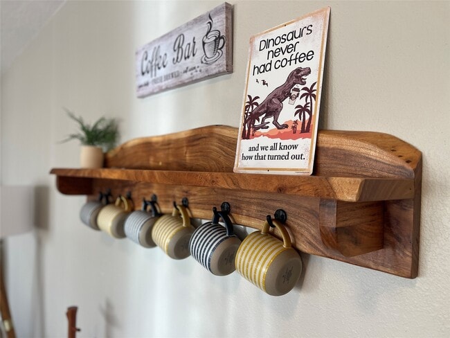 Building Photo - 15630 Pine Mountain Dr