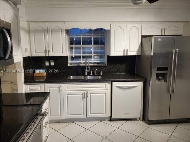 Building Photo - 5200 SW 89th Pl