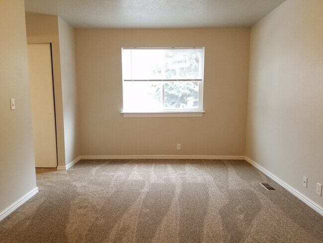 Building Photo - 7942 S Chadbourne Dr