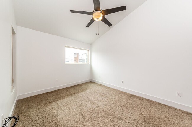 Building Photo - FOR RENT in Lafayette!