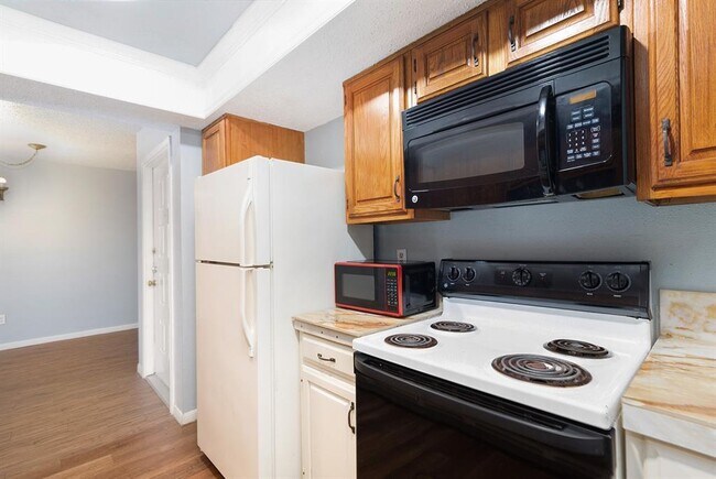 Building Photo - 2826 S Bartell Dr