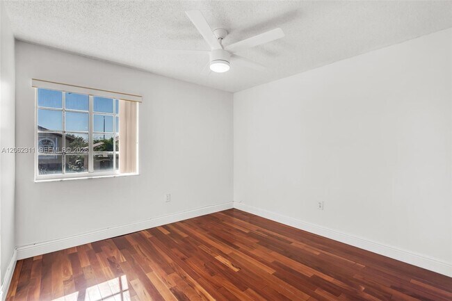Building Photo - 5160 NW 112th Ct