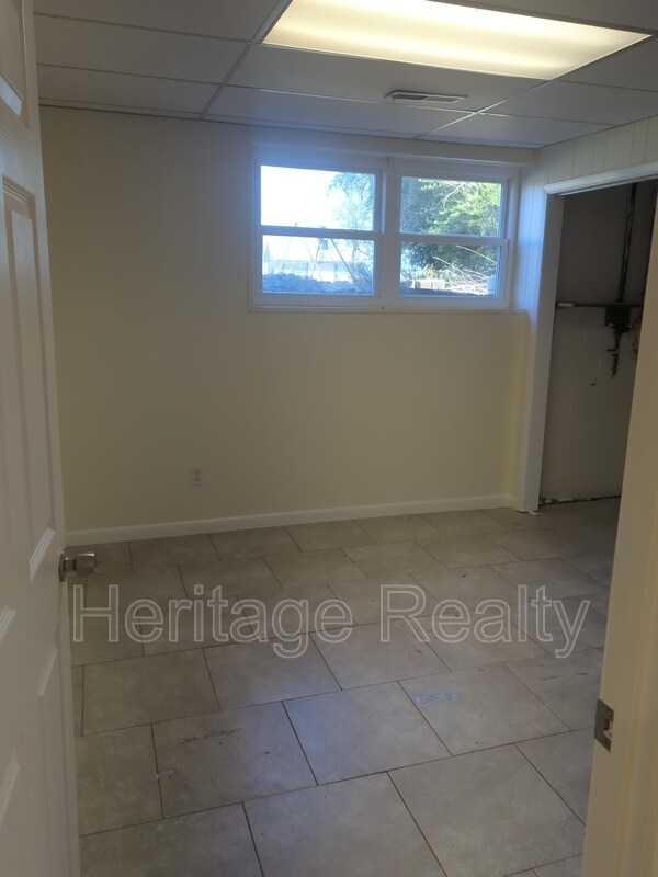 Building Photo - 1304 E Woodshire Dr