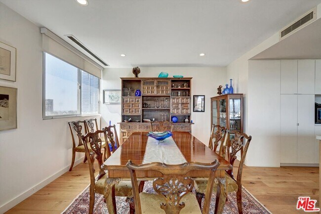 Building Photo - 2160 Century Pk E