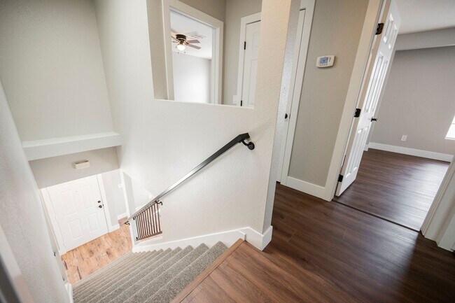 Building Photo - Fully Remodeled 3-Bedroom Townhome