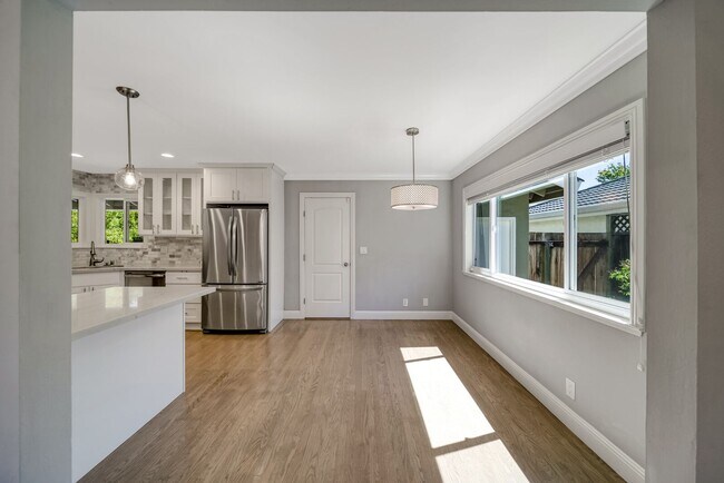 Building Photo - 5741 Seifert Ave