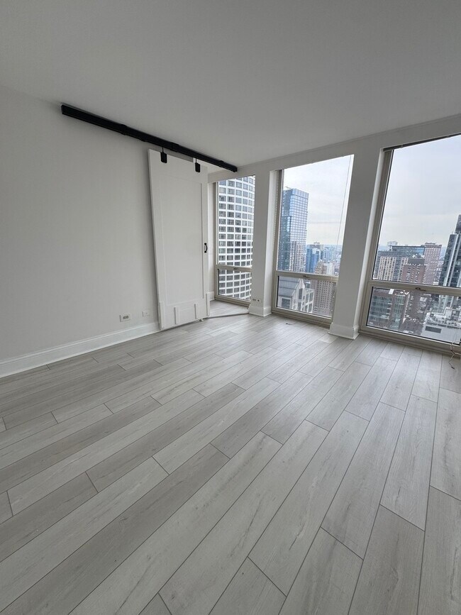 Building Photo - 111 E Chestnut St