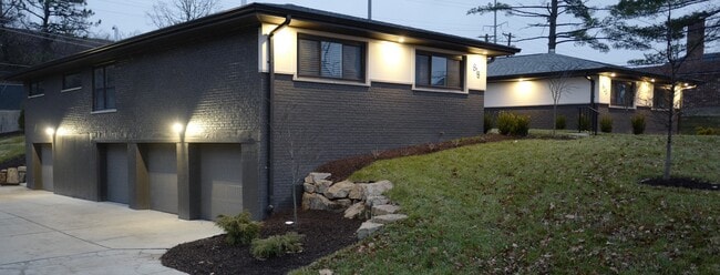 Building Photo - 818 Francis Pl