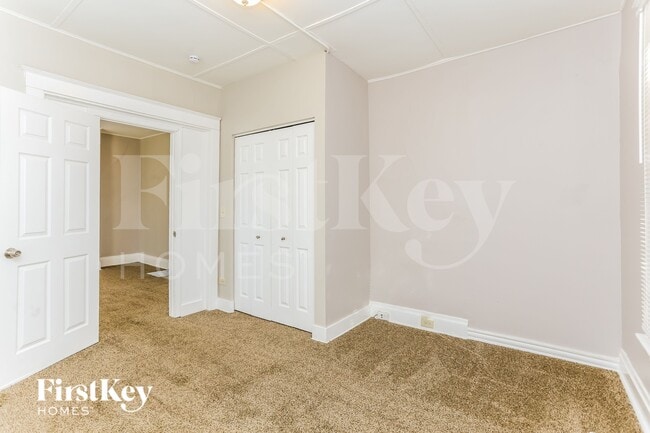 Building Photo - 202 S Park Ave