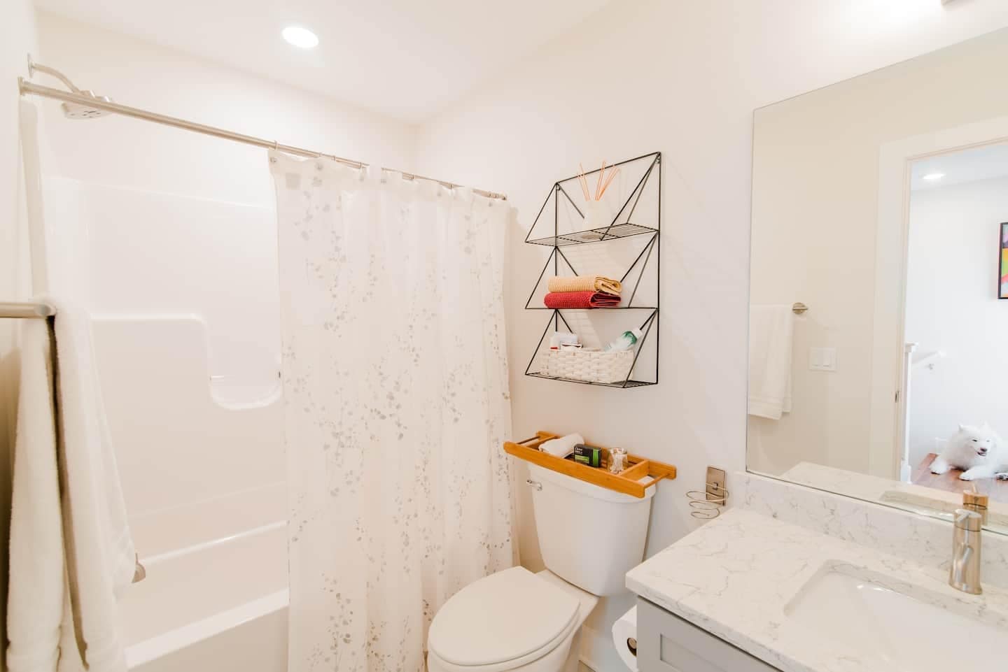 Building Photo - 635 Fairview Ave NE