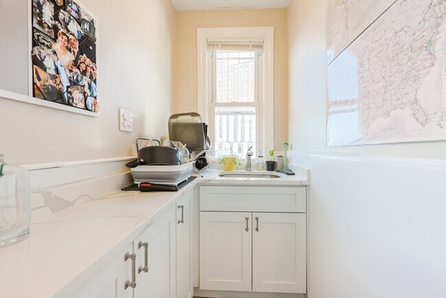 Building Photo - 19 Linden St