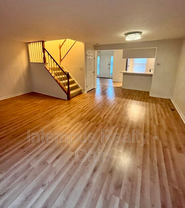 Building Photo - 2071 Stratford Ct