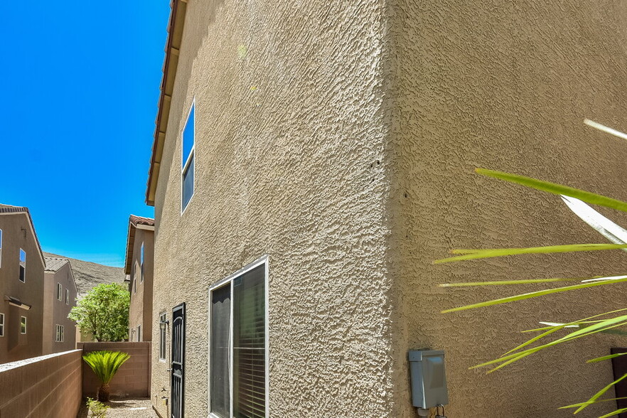 Building Photo - 10607 Seasonable Dr