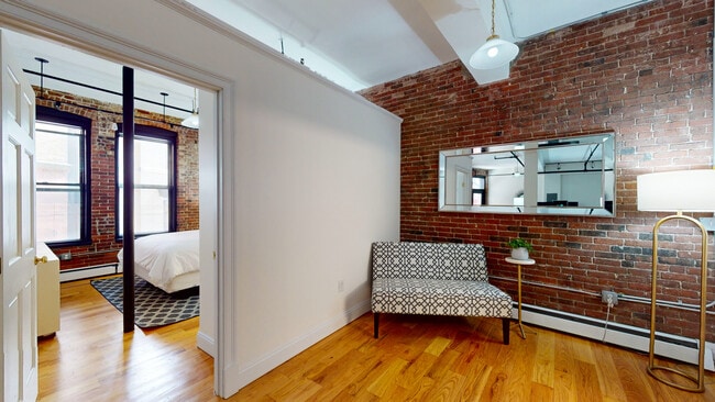 Building Photo - 19 Stanhope St