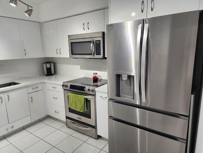 Building Photo - 3530 Mystic Pointe Dr