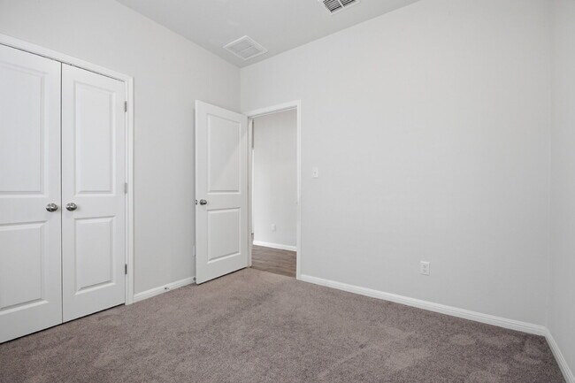 Building Photo - "Charming 3-Bed Oasis in San Marcos with 2 Full Baths – 1424 Sq Ft of Comfort!"