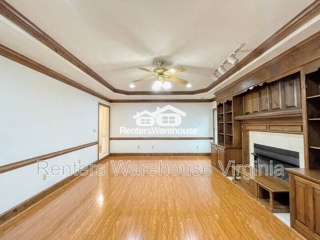 Building Photo - 352 Peace Haven Dr