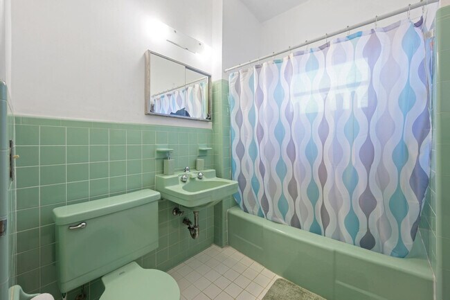 Building Photo - 13945 N Miami Ave