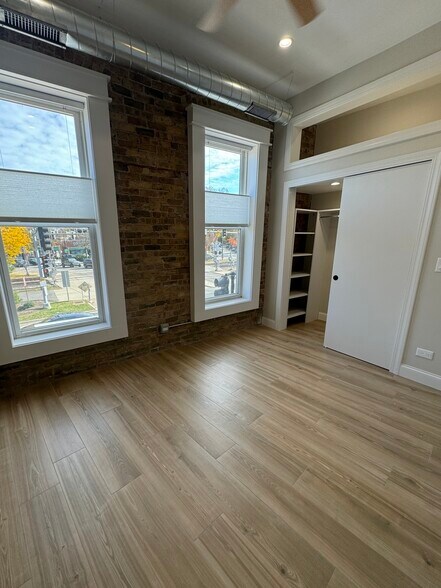 Building Photo - 601 Green Bay Rd