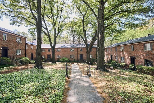 Building Photo - 1339 Briarwood Dr NE