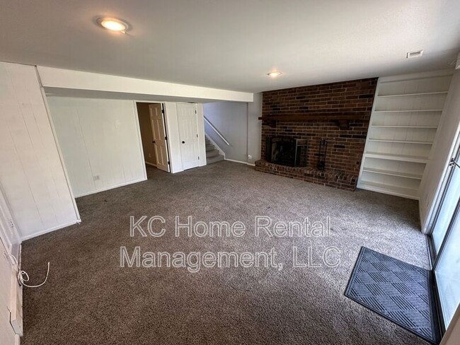 Building Photo - 209 NW Highland Ln