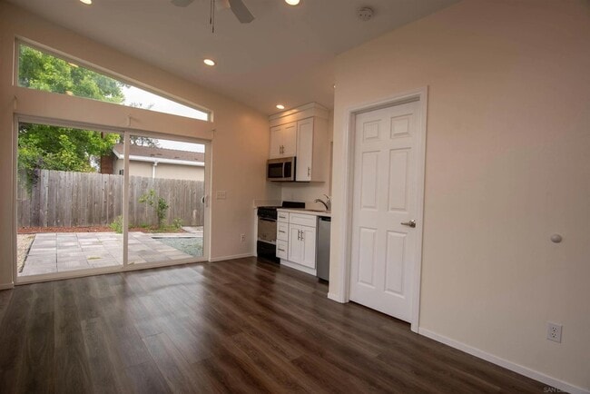Building Photo - 4632 Finsen Ave