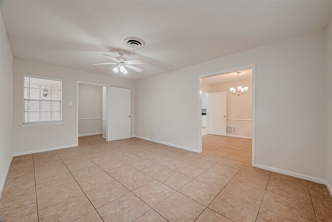 Building Photo - 5711 Braesvalley Dr