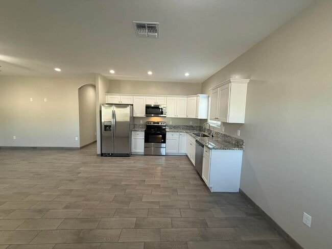 Building Photo - 803 N Van Alstine St