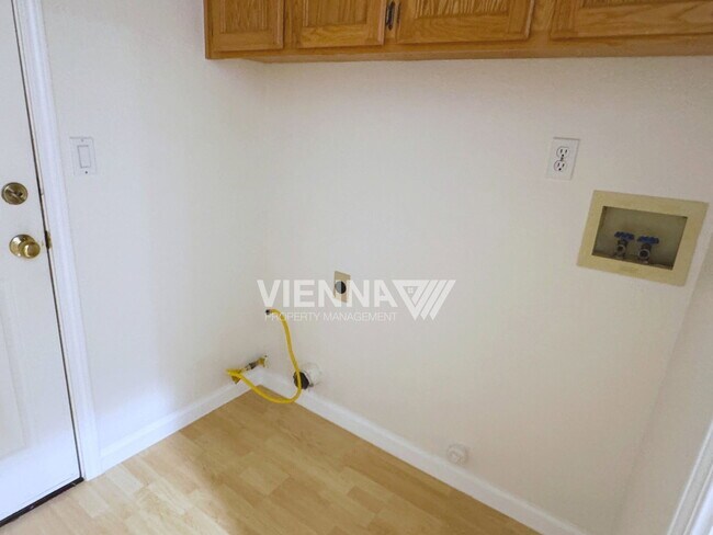 Building Photo - 2736 Genesee Dr